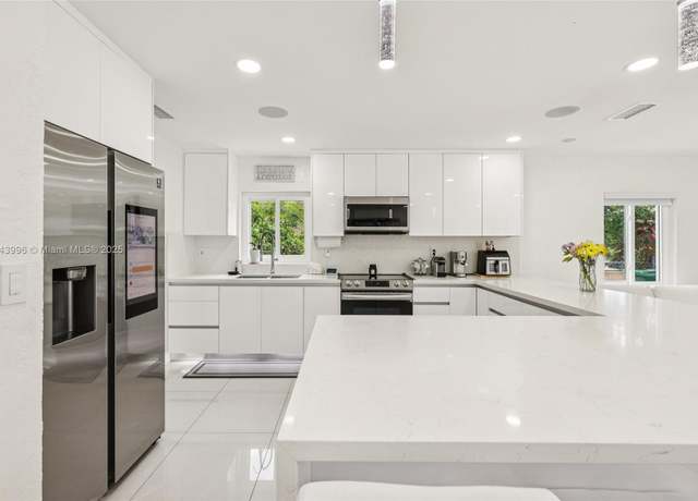Property at 7711 NW 38th St, Davie, FL 33024, 4 beds, 2 baths