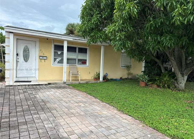 Property at 236 W 28th St, Riviera Beach, FL 33404, 3 beds, 1 bath