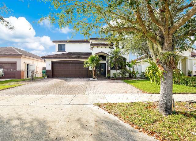 Property at 22542 SW 103rd Ct, Cutler Bay, FL 33190, 4 beds, 3 baths