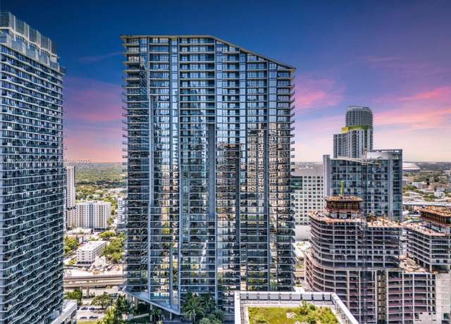 Property at 88 SW 7th St #2107, Miami, FL 33130, 1 bed, 1.5 baths