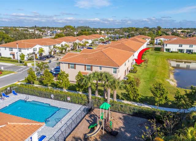 Property at 6782 Broadwater Ln #6782, Lake Worth, FL 33467, 4 beds, 2.5 baths