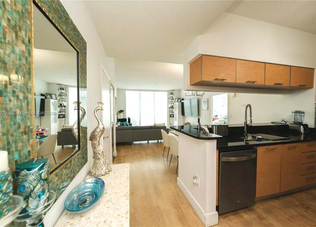 Property at 31 SE 5th St #3817, Miami, FL 33131, 2 beds, 2 baths