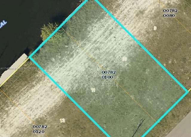 Property at 1020 SE 13th Ave, Cape Coral, FL 33990