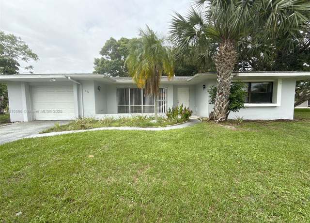 Property at 401 NE Cornwall Ave, Port St Lucie, FL 34983, 3 beds, 2 baths