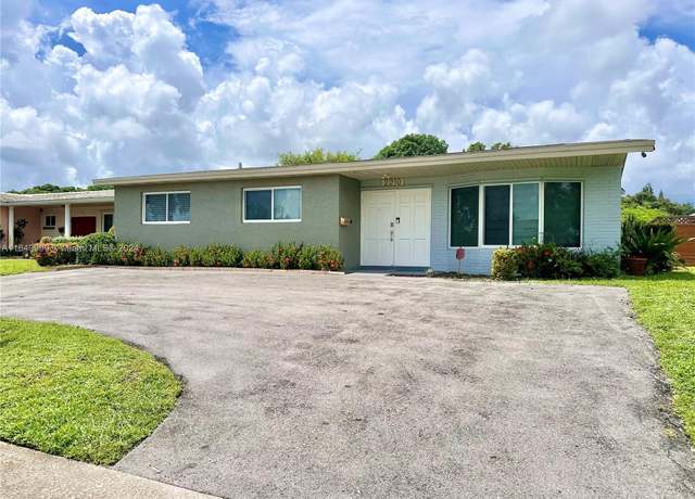 Property at 2210 N 54th Ave, Hollywood, FL 33021, 3 beds, 2 baths