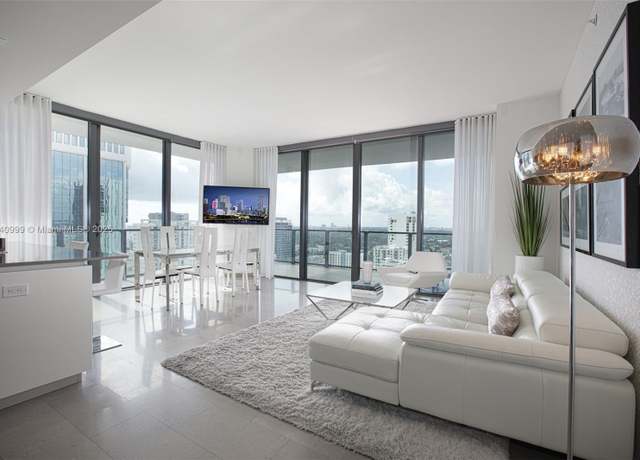 Property at 88 SW 7th St #1902, Miami, FL 33130, 3 beds, 3.5 baths