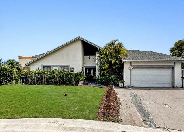 Property at 4550 NW 65th Way, Lauderhill, FL 33319, 5 beds, 4 baths