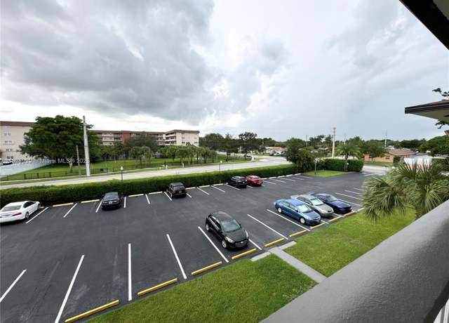 Property at 5200 Washington St #207, Hollywood, FL 33021, 1 bed, 1 bath