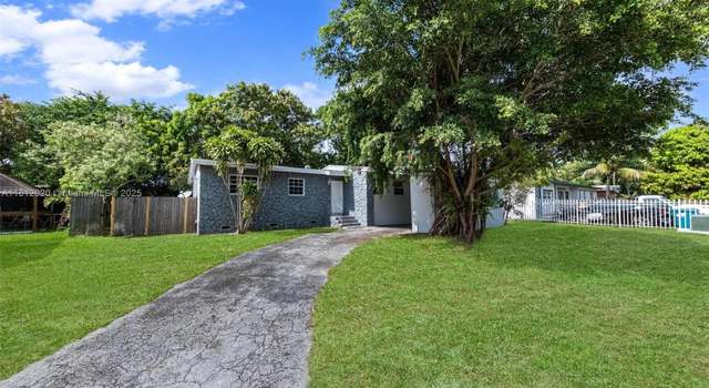 Photo of 725 NE 178th St, Miami, FL 33162