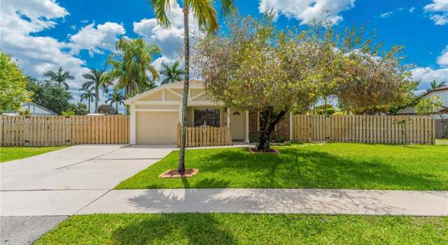Photo of 790 S Wind Cir, Sunrise, FL 33326
