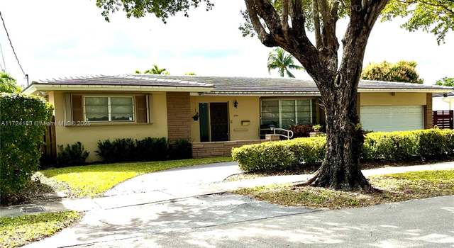 Photo of 2330 NE 196th St, Miami, FL 33180