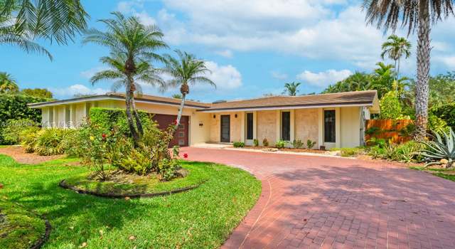 Photo of 15901 W Troon Cir, Miami Lakes, FL 33014
