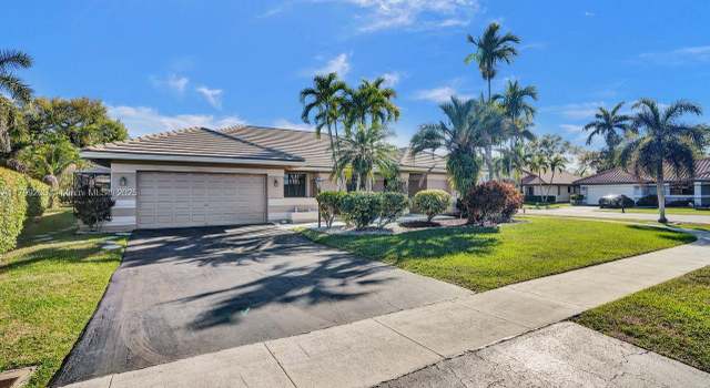 Photo of 1930 W Oak Knoll Cir, Davie, FL 33324