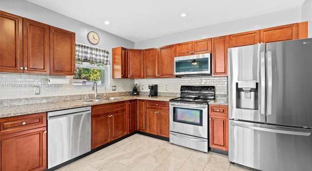 Photo of 621 NW 37th St, Oakland Park, FL 33309