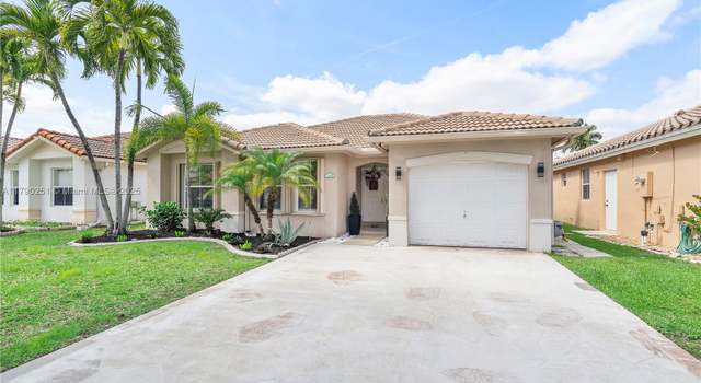 Property at 13995 S Cypress Cove Cir, Davie, FL 33325, 3 beds, 2 baths