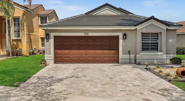 Photo of 700 Sand Creek Cir, Weston, FL 33327