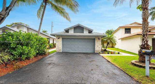 Photo of 563 Lakeside Cir, Sunrise, FL 33326