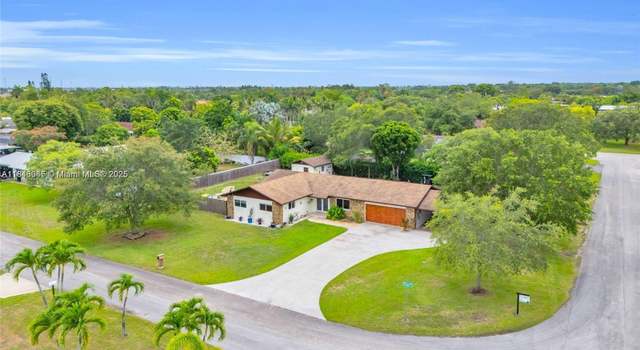 Photo of 19520 SW 307th St, Homestead, FL 33030