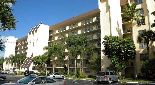 Photo of 3100 W Rolling Hills Cir #407, Davie, FL 33328