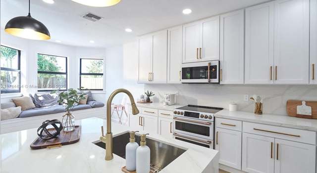 Photo of 15565 SW 176th Ter, Miami, FL 33187