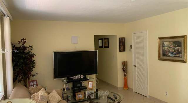 Photo of 2428 Taylor St #11, Hollywood, FL 33020