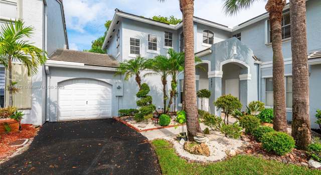 Photo of 4821 Grapevine Way, Davie, FL 33331