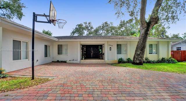 Photo of 2210 NE 203rd Ter, Miami, FL 33180