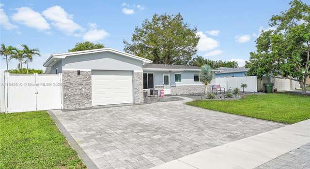 Photo of 521 NW 93rd Ter, Pembroke Pines, FL 33024