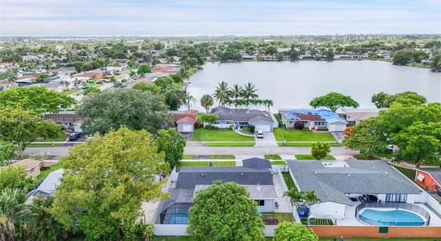Photo of 521 NW 93rd Ter, Pembroke Pines, FL 33024