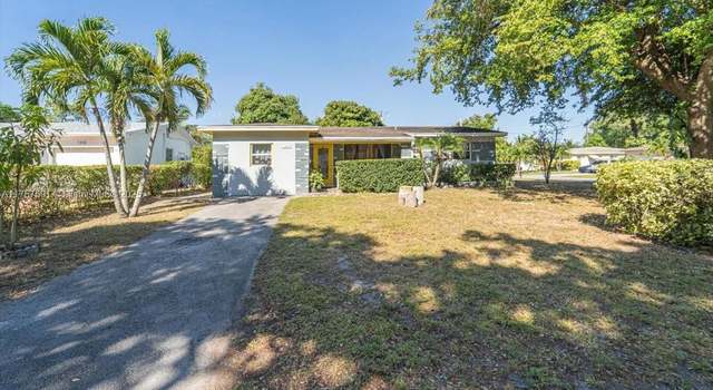 Photo of 1300 SW 67th Way, Pembroke Pines, FL 33023