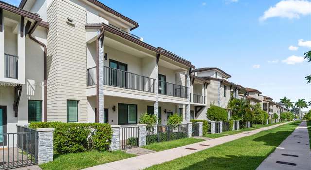 Photo of 4755 NW 83rd Path, Doral, FL 33166