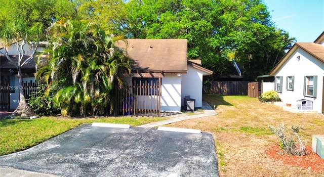 Photo of 1640 NW 98th Ter #1640, Pembroke Pines, FL 33024