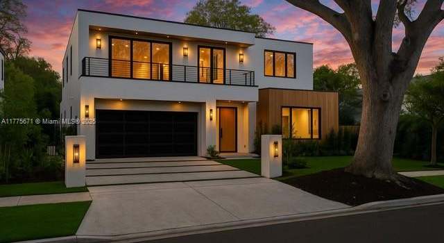 Photo of 3609 Avocado Ave, Miami, FL 33133