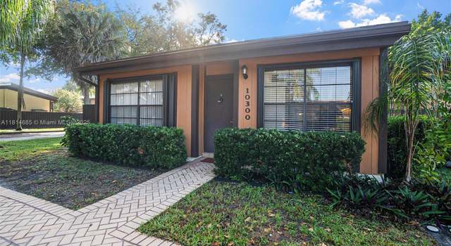 Photo of 10300 Laurel Ct, Pembroke Pines, FL 33026