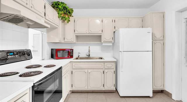 Photo of 2200 Park Ln #101, Hollywood, FL 33021