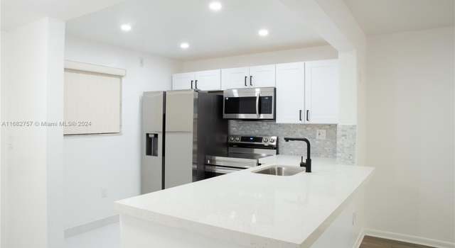 Photo of 10975 SW 107th St #118, Miami, FL 33176