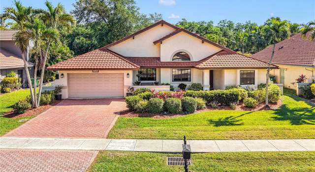 Photo of 1520 E Oak Knoll Cir, Davie, FL 33324