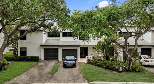 Photo of 9885 Fairway Cove Ln, Plantation, FL 33324