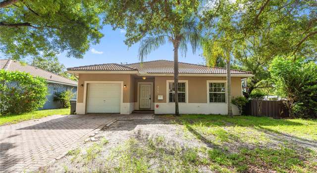 Property at 955 S 26th Ave, Hollywood, FL 33020, 3 beds, 2 baths