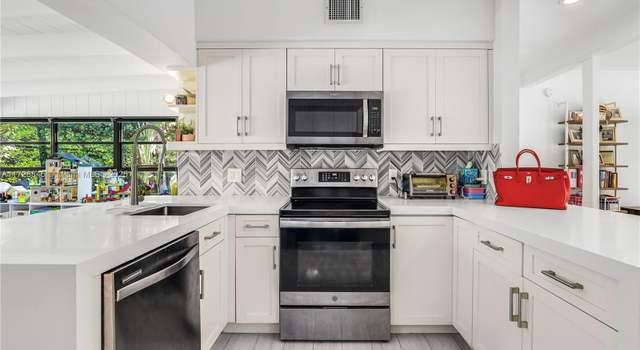 Photo of 1965 Alamanda Dr, North Miami, FL 33181