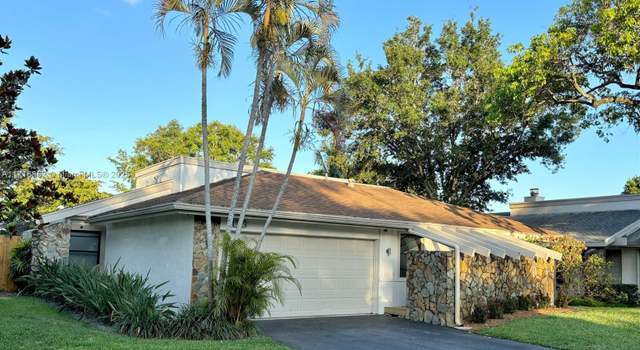 Photo of 109 Kensington Rd, Hollywood, FL 33021