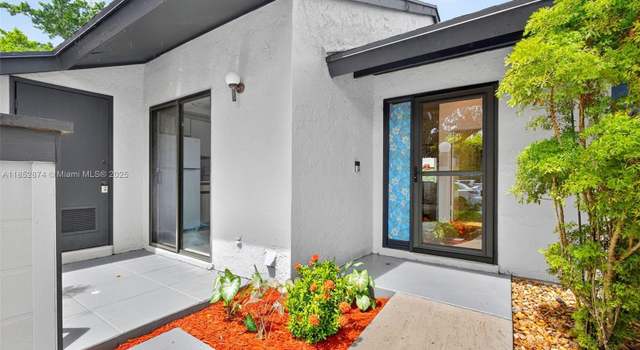 Photo of 472 Long Bow Ct, Royal Palm Beach, FL 33411