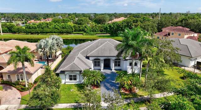 Photo of 19086 Park Ridge St, Weston, FL 33332