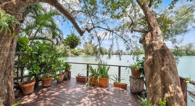 Photo of 4905 SW 71st Pl, Miami, FL 33155