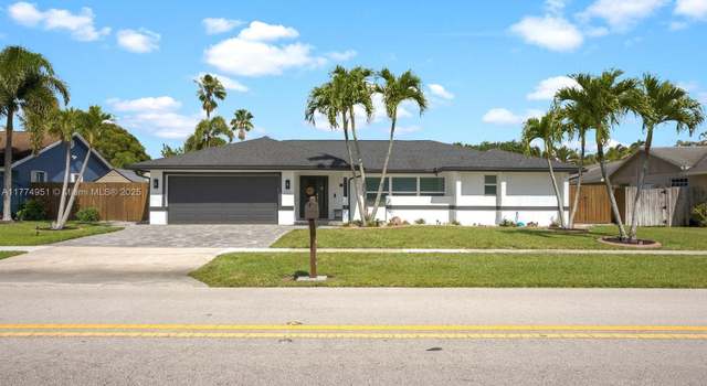 Photo of 12137 Stratford St, Wellington, FL 33414