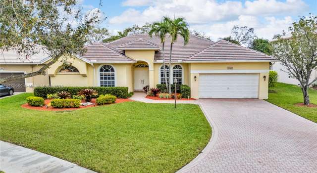 Photo of 6922 E Mariposa Cir E, Pembroke Pines, FL 33331