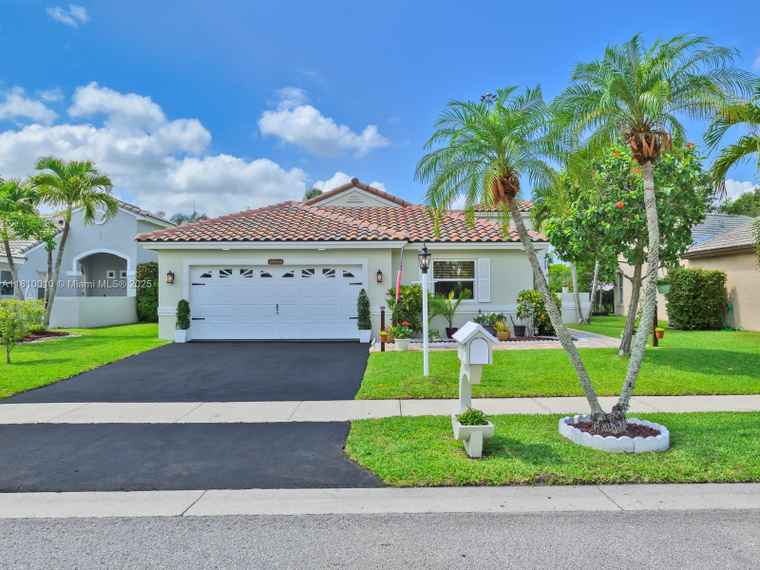 Photo of 18866 NW 1st St Pembroke Pines, FL 33029