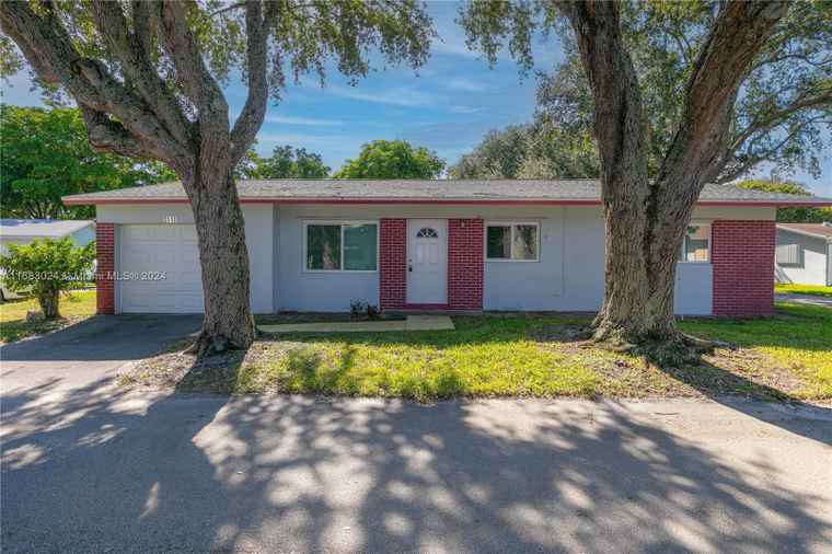 Photo of 2510 SW Natura Blvd Deerfield Beach, FL 33441