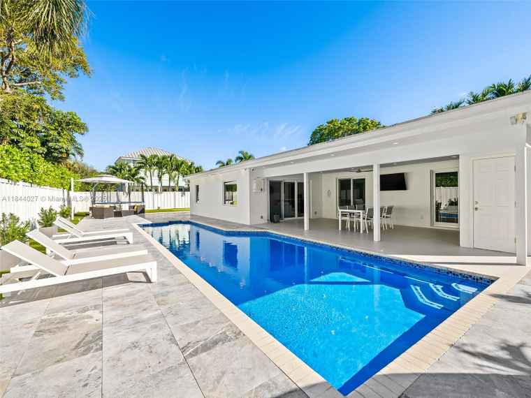 Photo of 2647 NE 27th Ave Fort Lauderdale, FL 33306