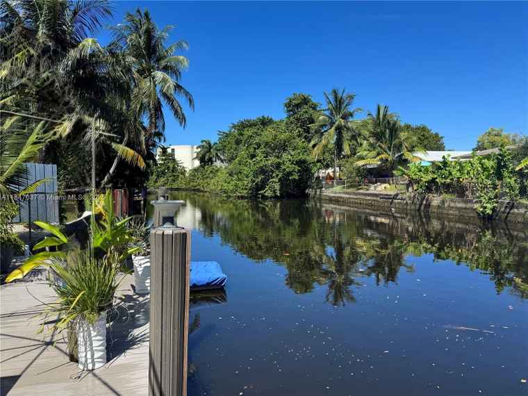 Photo of 2024 NW 10th Ave Fort Lauderdale, FL 33311